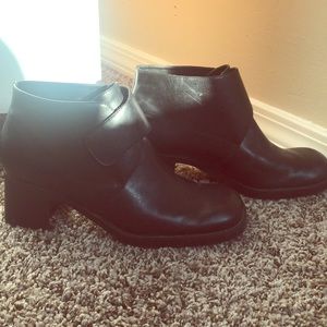 Chunky heel white MT black booties
